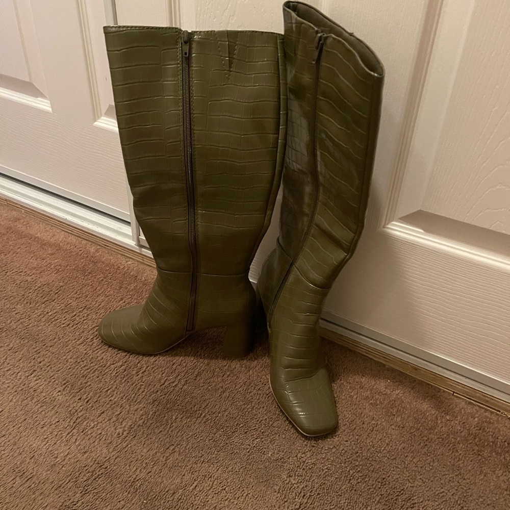 Olive Green Women's Boots - Picture 6 of 9